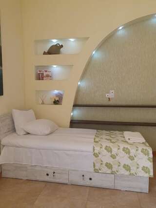 Хостелы Green villa garden Ереван Кровать в общем 6-местном номере для мужчин и женщин-4